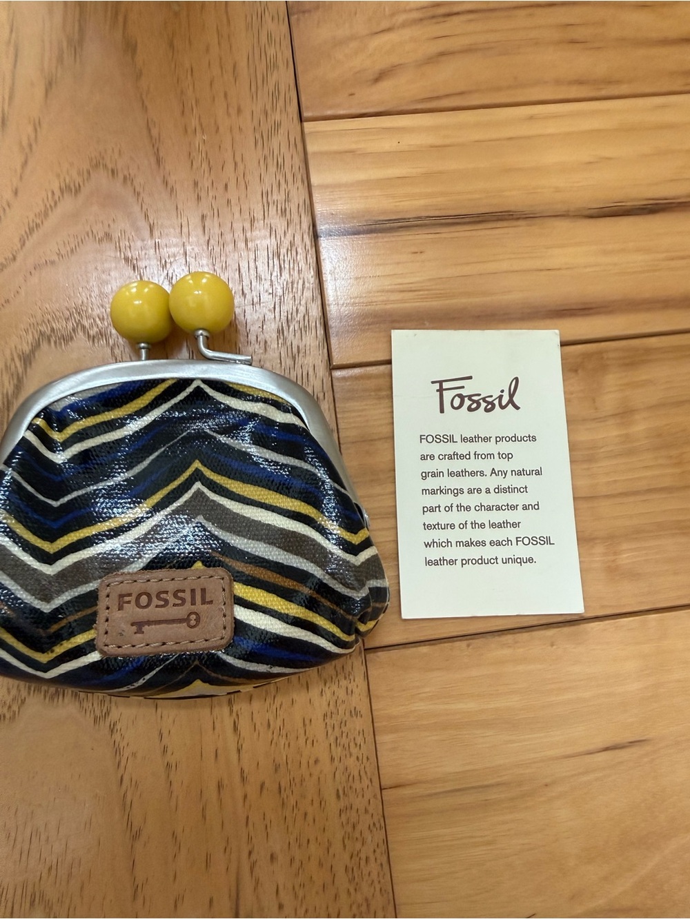 Fossil Chevron Kiss-Lock Coin Purse in Navy, Yellow & Cream - Picture 2 of 8